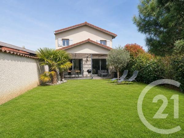 Maison à vendre  4 pièces - 97 m 2   GENAS  - 69