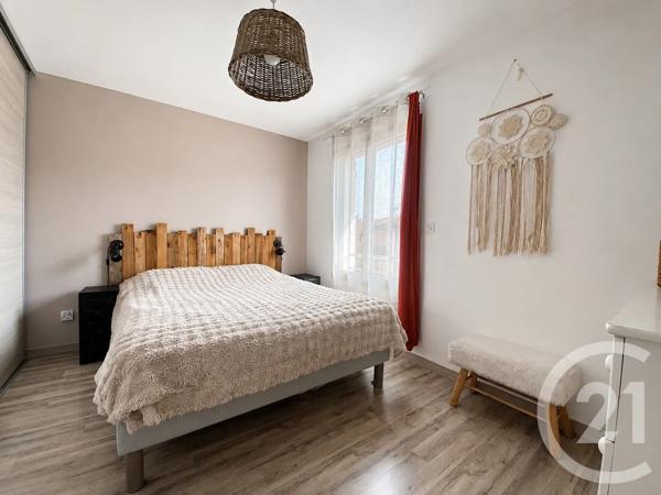 Maison à vendre  4 pièces - 97 m 2   GENAS  - 69