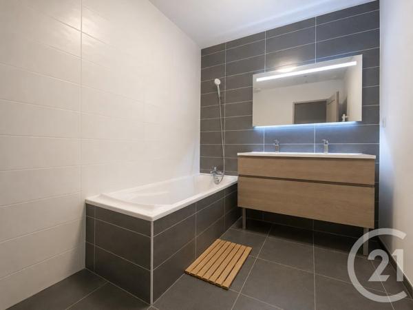 Maison à vendre  4 pièces - 97 m 2   GENAS  - 69