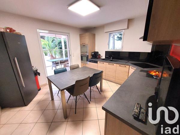 Maison d’architecte 7 pièces de 180 m² à Saint-André-des-Eaux (44117)