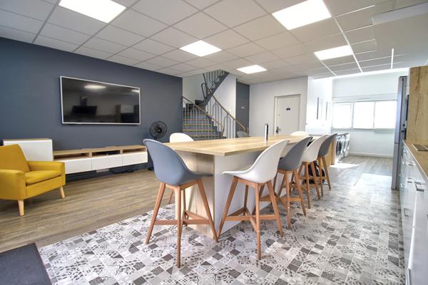 AGEN hypercentre - Immeuble de rapport entièrement rénové de 177m² composé de 9 chambres avec salle d'eau privatives.