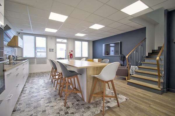 AGEN hypercentre - Immeuble de rapport entièrement rénové de 177m² composé de 9 chambres avec salle d'eau privatives.