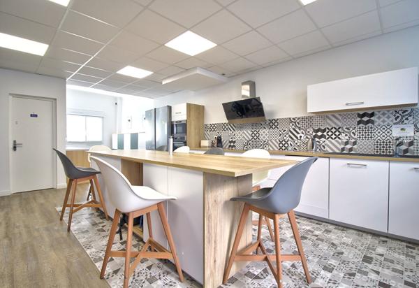 AGEN hypercentre - Immeuble de rapport entièrement rénové de 177m² composé de 9 chambres avec salle d'eau privatives.