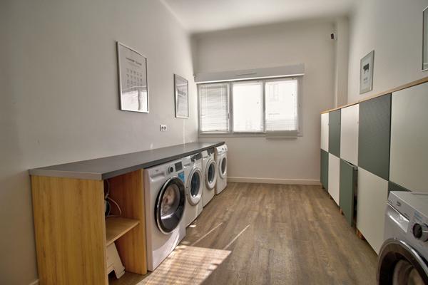 AGEN hypercentre - Immeuble de rapport entièrement rénové de 177m² composé de 9 chambres avec salle d'eau privatives.