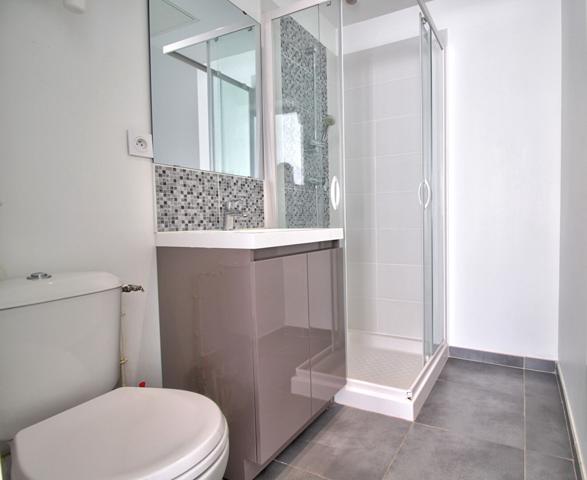 AGEN hypercentre - Immeuble de rapport entièrement rénové de 177m² composé de 9 chambres avec salle d'eau privatives.