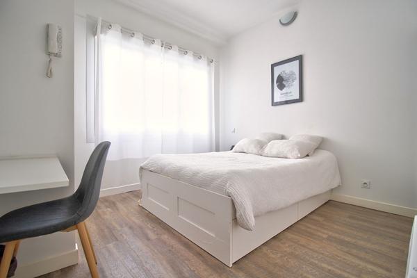 AGEN hypercentre - Immeuble de rapport entièrement rénové de 177m² composé de 9 chambres avec salle d'eau privatives.