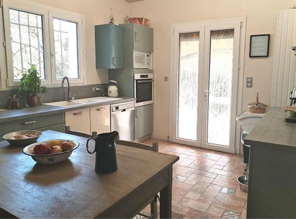 Villa de Prestige avec Piscine - Espace Bien-Être & Double Garage