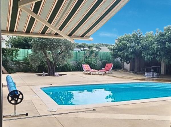 Villa de Prestige avec Piscine - Espace Bien-Être & Double Garage