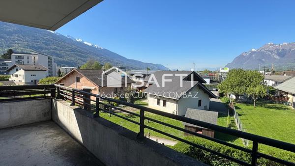 Appartement balcon double expo. Sud-ouest, vue montagne et garage