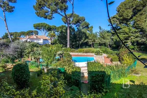 Appartement au Cap d'Antibes dans un domaine calme