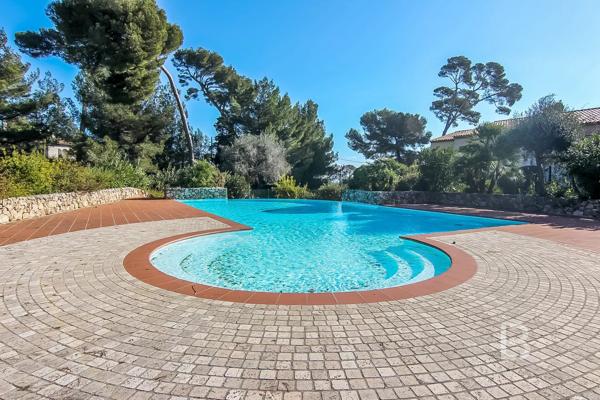 Appartement au Cap d'Antibes dans un domaine calme