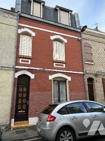 Maison de ville avec cour et jardinet