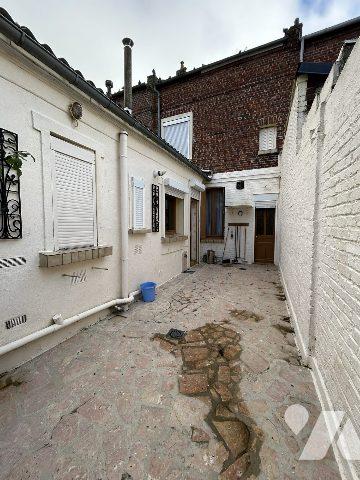 Maison de ville avec cour et jardinet
