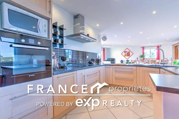 Maison de qualité avec piscine et vue dominante sur les Pyrénées