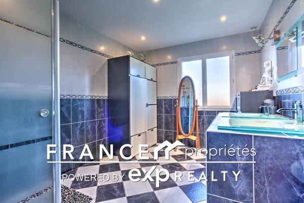 Maison de qualité avec piscine et vue dominante sur les Pyrénées