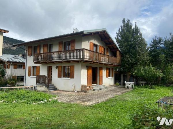Maison rare à Bramans – 2 appartements F3 avec terrain et garage attenants.