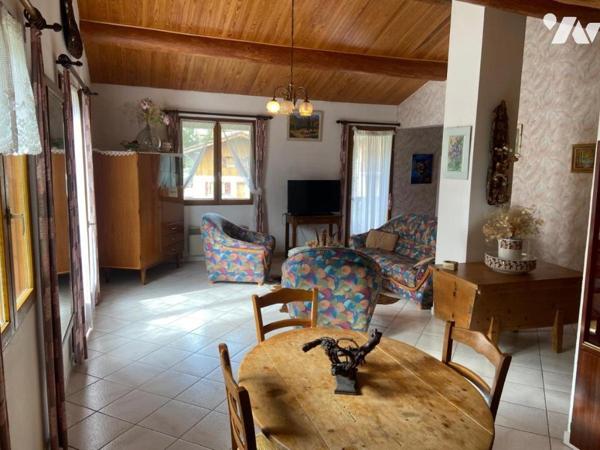 Maison rare à Bramans – 2 appartements F3 avec terrain et garage attenants.