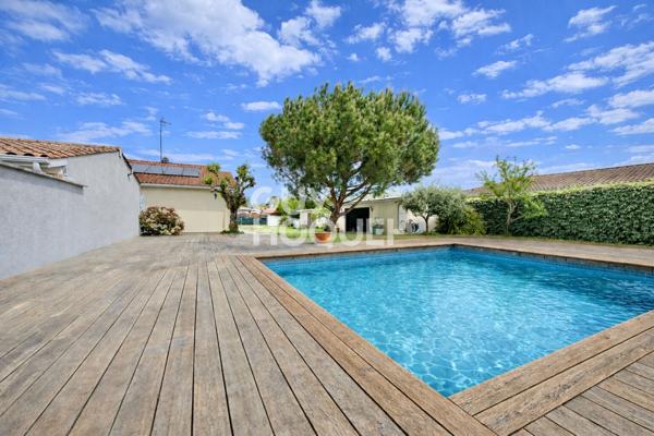 Maison chaleureuse de plain-pied et sa piscine à Meyran