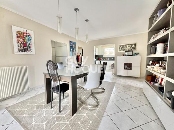 Maison chaleureuse de plain-pied et sa piscine à Meyran