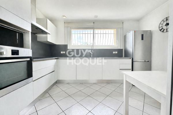 Maison chaleureuse de plain-pied et sa piscine à Meyran