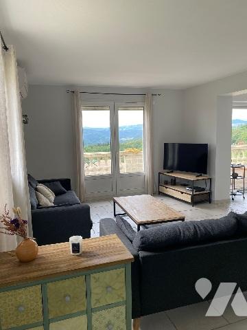 Bien rare sur les hauteurs de St Jean de Muzols avec piscine et vue imprenable.