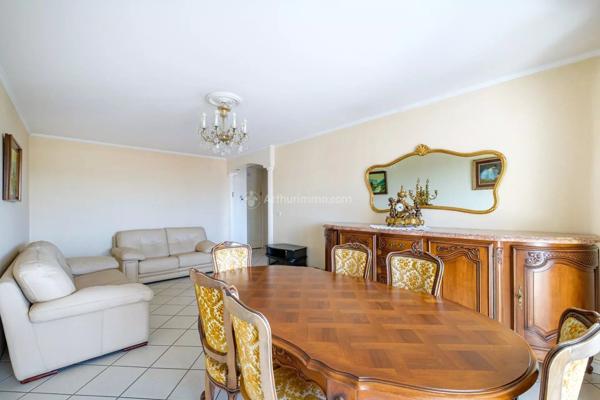 Vente                                                      Appartement
                        
                     3 pièces                      70 m2                     à Villeurbanne