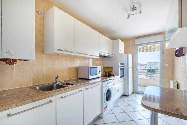 Vente                                                      Appartement
                        
                     3 pièces                      70 m2                     à Villeurbanne