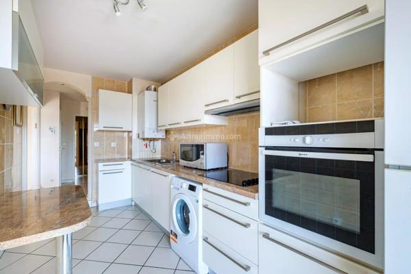 Vente                                                      Appartement
                        
                     3 pièces                      70 m2                     à Villeurbanne