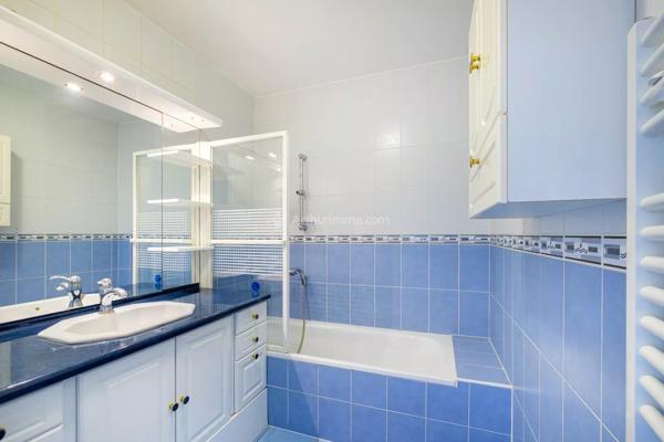 Vente                                                      Appartement
                        
                     3 pièces                      70 m2                     à Villeurbanne
