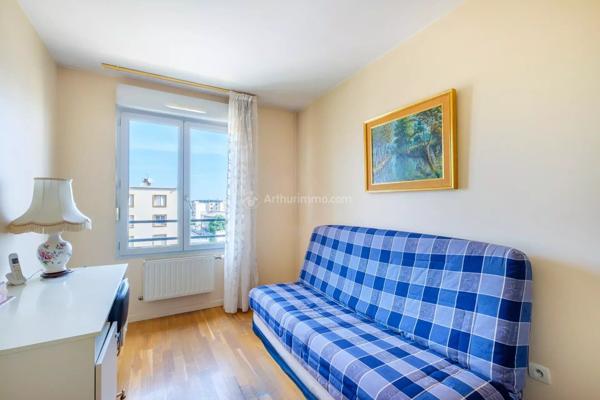 Vente                                                      Appartement
                        
                     3 pièces                      70 m2                     à Villeurbanne