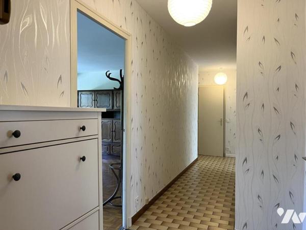 SPACIEUX APPARTEMENT TRAVERSANT  T4 AVEC BALCON  GARAGE ET CAVE 