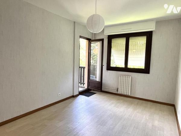 SPACIEUX APPARTEMENT TRAVERSANT  T4 AVEC BALCON  GARAGE ET CAVE 