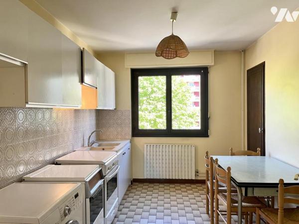 SPACIEUX APPARTEMENT TRAVERSANT  T4 AVEC BALCON  GARAGE ET CAVE 