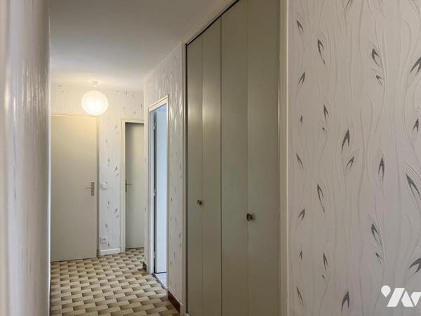 SPACIEUX APPARTEMENT TRAVERSANT  T4 AVEC BALCON  GARAGE ET CAVE 