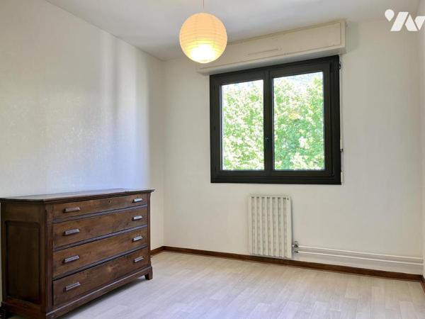 SPACIEUX APPARTEMENT TRAVERSANT  T4 AVEC BALCON  GARAGE ET CAVE 
