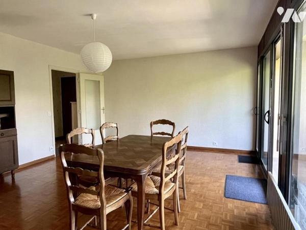 SPACIEUX APPARTEMENT TRAVERSANT  T4 AVEC BALCON  GARAGE ET CAVE 