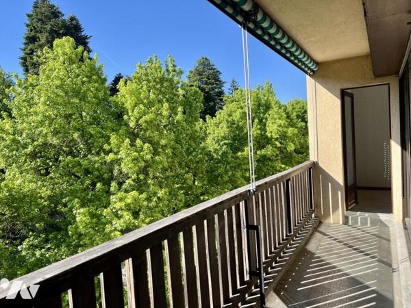 SPACIEUX APPARTEMENT TRAVERSANT  T4 AVEC BALCON  GARAGE ET CAVE 