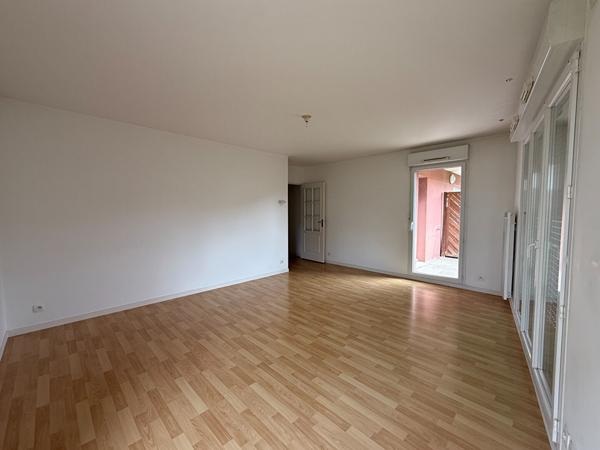 QUAI DE SARTHE : T3 + JARDIN+ TERRASSE + PARKING