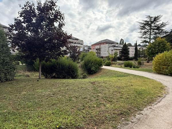 QUAI DE SARTHE : T3 + JARDIN+ TERRASSE + PARKING