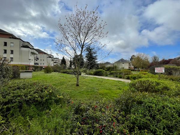 QUAI DE SARTHE : T3 + JARDIN+ TERRASSE + PARKING