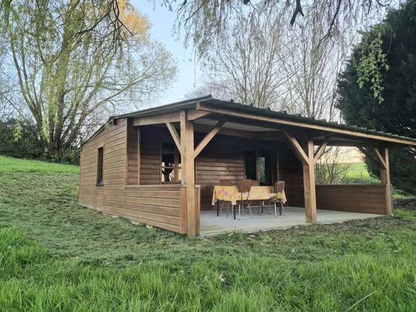 LE BOURGNEUF LA FORET -Terrain de loisir avec Etang de 1800 m² et un chalet de 20 m²