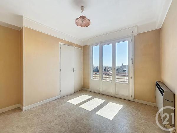 Appartement F3 à vendre  3 pièces - 60,50 m 2   ST POURCAIN SUR SIOULE  - 03