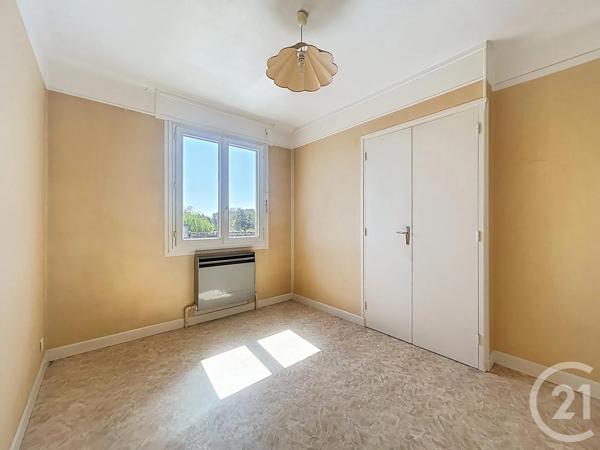 Appartement F3 à vendre  3 pièces - 60,50 m 2   ST POURCAIN SUR SIOULE  - 03