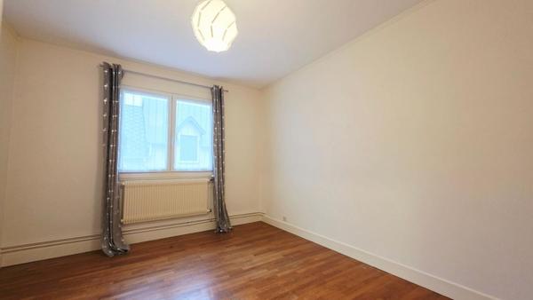 BOURGES PROCHE CENTRE 134M² 5 PIECES 4 CHAMBRES GARAGE