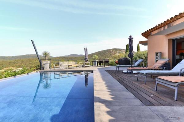 Propriété d'exception au cœur du domaine de Valcros ( LA LONDE LES MAURES)