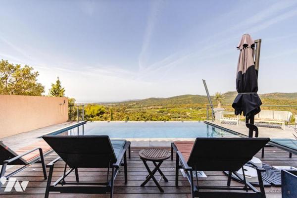 Propriété d'exception au cœur du domaine de Valcros ( LA LONDE LES MAURES)