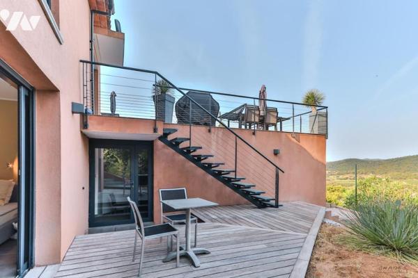 Propriété d'exception au cœur du domaine de Valcros ( LA LONDE LES MAURES)