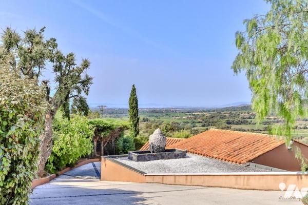 Propriété d'exception au cœur du domaine de Valcros ( LA LONDE LES MAURES)