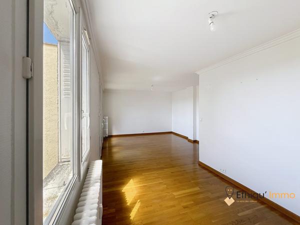 Grand appartement lumineux 87 m² avec balcon, 3 chambres et double garage à Saint-Dizier – Proche centre-ville