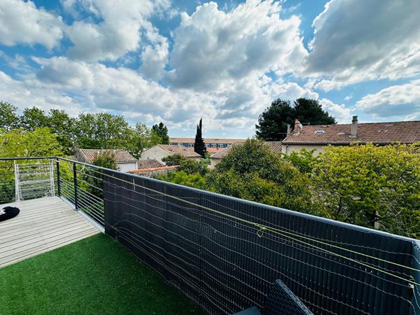 APPARTEMENT RENOVE A CARCASSONNE AVEC TERRASSE
